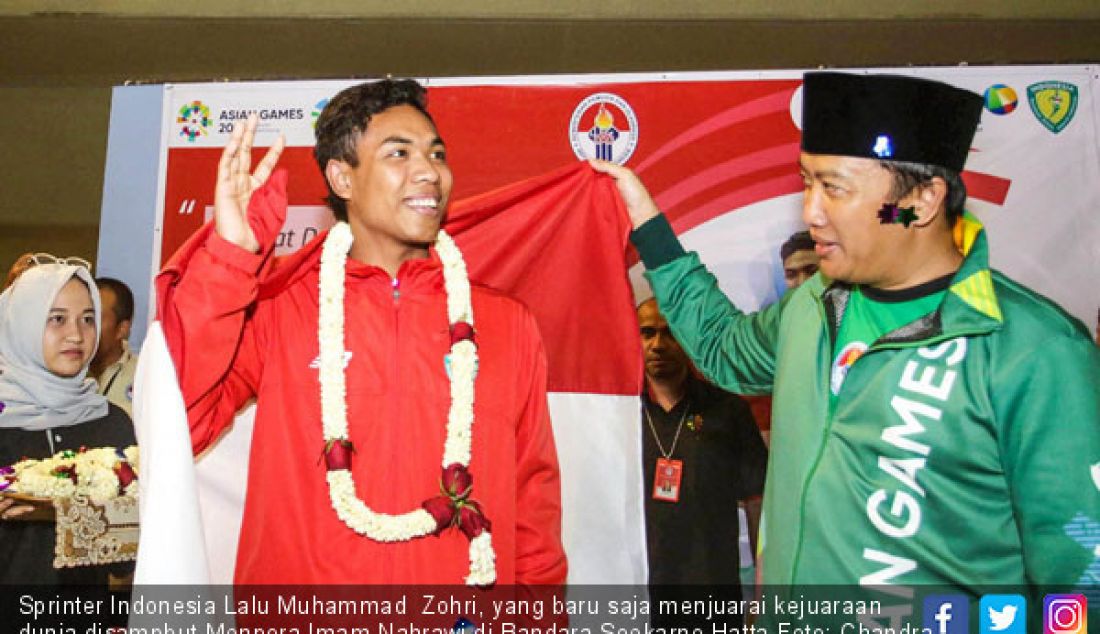 Sprinter Indonesia Lalu Muhammad Zohri, yang baru saja menjuarai kejuaraan dunia disampbut Menpora Imam Nahrawi di Bandara Soekarno Hatta - JPNN.com