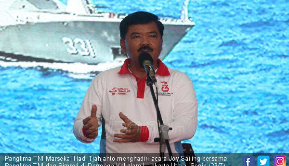 Panglima TNI Marsekal Hadi Tjahjanto menghadiri acara Joy Sailing bersama Panglima TNI dan Pimred di Dermaga Kolinlamil, Jakarta Utara, Senin (23/7). - JPNN.com