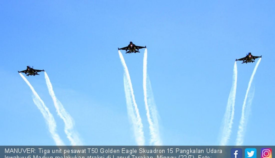 MANUVER: Tiga unit pesawat T50 Golden Eagle Skuadron 15 Pangkalan Udara Iswahyudi Madiun melakukan atraksi di Lanud Tarakan, Minggu (22/7). - JPNN.com