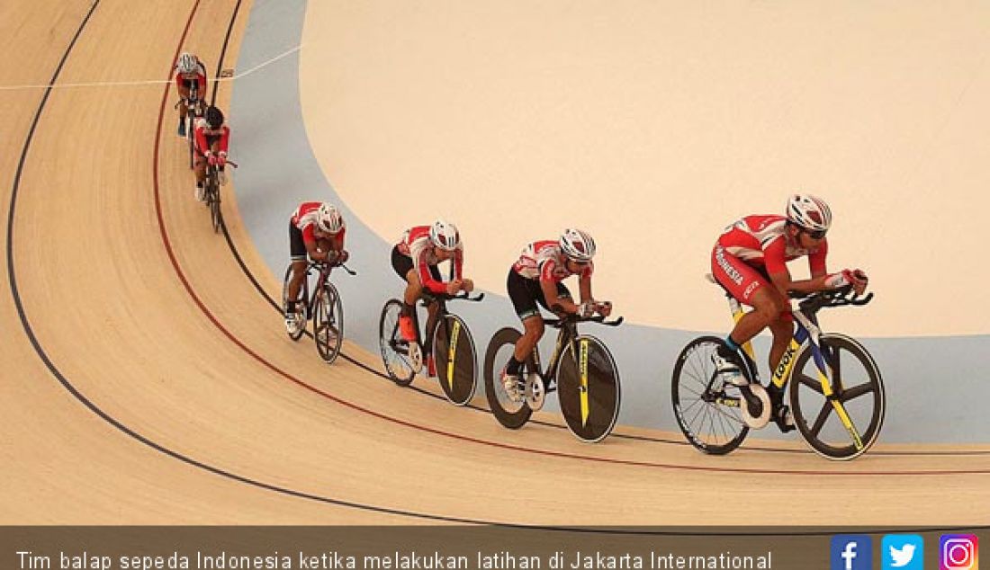 Tim balap sepeda Indonesia ketika melakukan latihan di Jakarta International Velodrome, Jumat (20/7) - JPNN.com