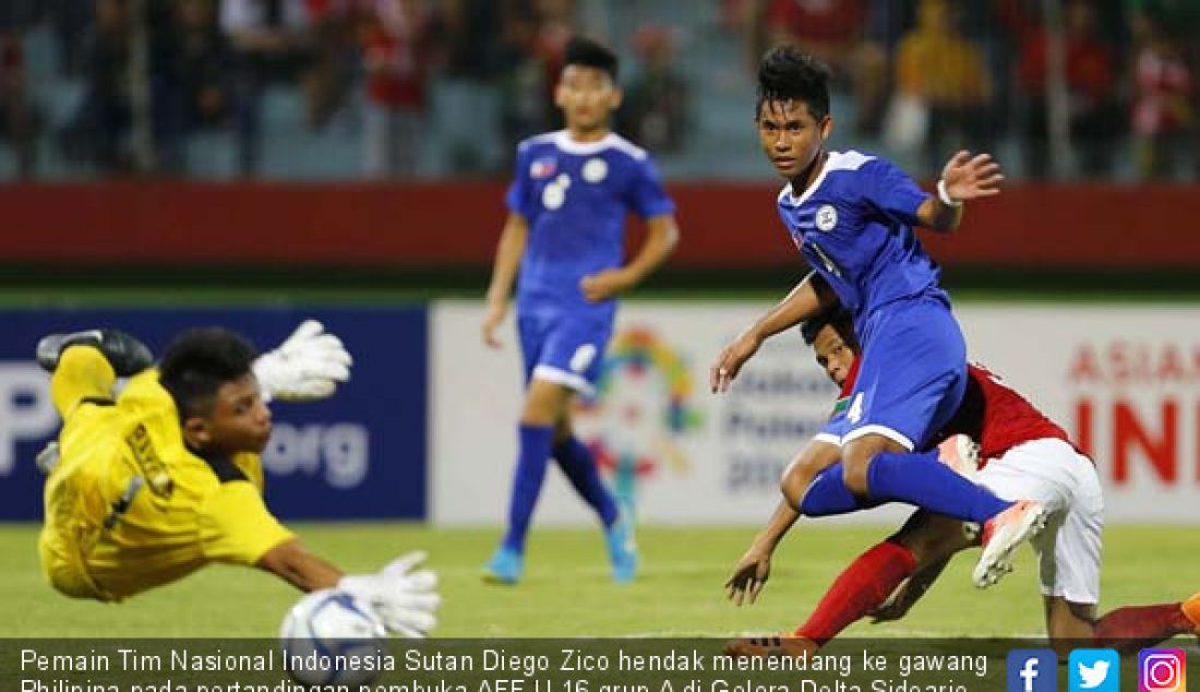 Pemain Tim Nasional Indonesia Sutan Diego Zico hendak menendang ke gawang Philipina pada pertandingan pembuka AFF U 16 grup A di Gelora Delta Sidoarjo Jawa Timur, Minggu (29/7). Timnas Indonesia menang 8-0. - JPNN.com