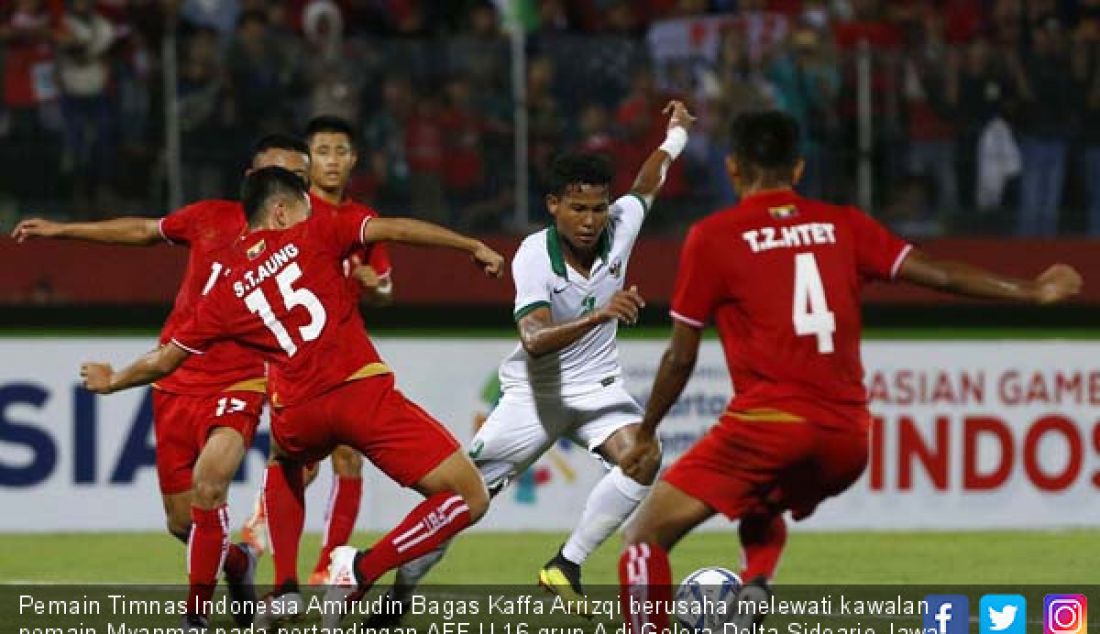 Pemain Timnas Indonesia Amirudin Bagas Kaffa Arrizqi berusaha melewati kawalan pemain Myanmar pada pertandingan AFF U 16 grup A di Gelora Delta Sidoarjo Jawa Timur, Selasa (31/7). Indonesia menang 2-1 atas Myanmar. - JPNN.com