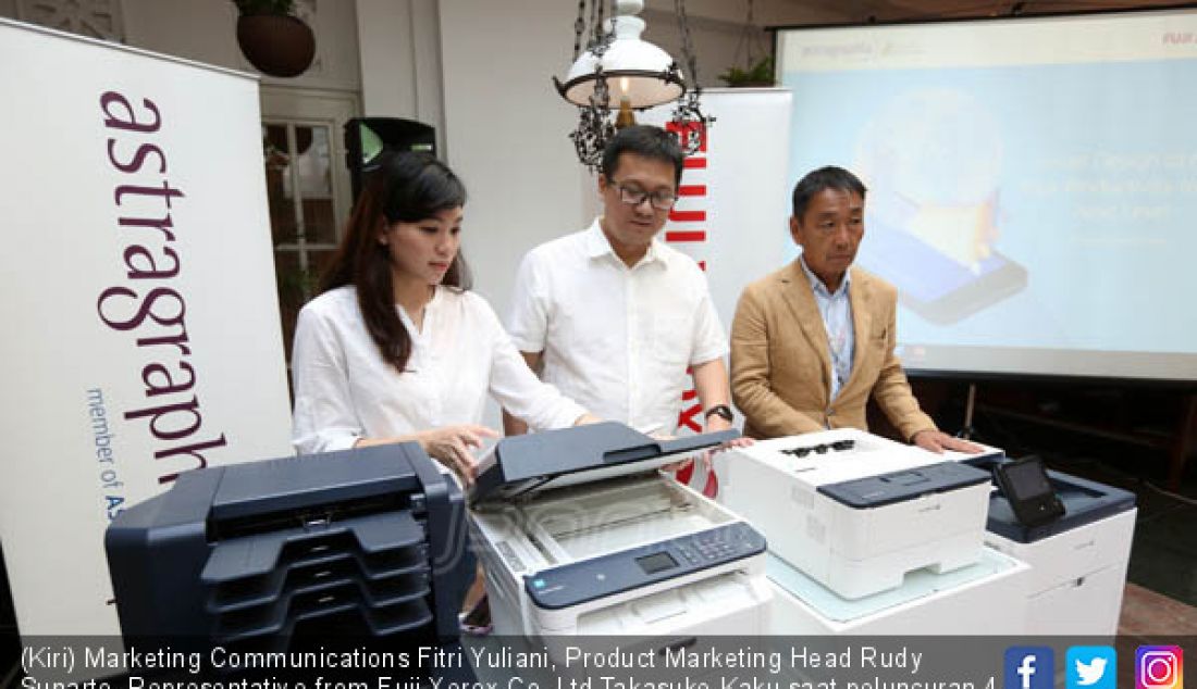 (Kiri) Marketing Communications Fitri Yuliani, Product Marketing Head Rudy Sunarto, Representative from Fuji Xerox Co. Ltd Takasuke Kaku saat peluncuran 4 Laser Printer terbaru Fuji Xerox, Jakarta, Jumat (3/8). - JPNN.com