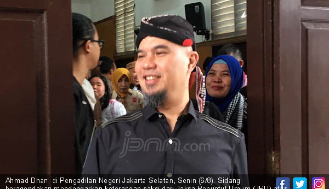 Ahmad Dhani di Pengadilan Negeri Jakarta Selatan, Senin (6/8). Sidang beragendakan mendengarkan keterangan saksi dari Jaksa Penuntut Umum (JPU) atas kasus dugaan ujaran kebencian. - JPNN.com