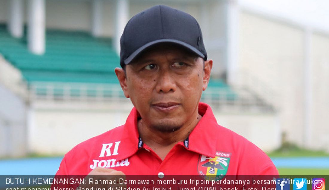 BUTUH KEMENANGAN: Rahmad Darmawan memburu tripoin perdananya bersama Mitra Kukar saat menjamu Persib Bandung di Stadion Aji Imbut, Jumat (10/8) besok. - JPNN.com