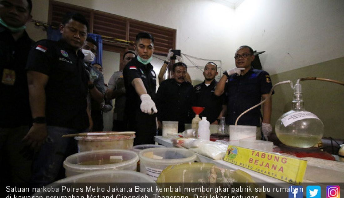 Satuan narkoba Polres Metro Jakarta Barat kembali membongkar pabrik sabu rumahan di kawasan perumahan Metland Cipondoh, Tangerang. Dari lokasi petugas mengamankan tersangka dengan inisial AW beserta bahan baku sabu. - JPNN.com