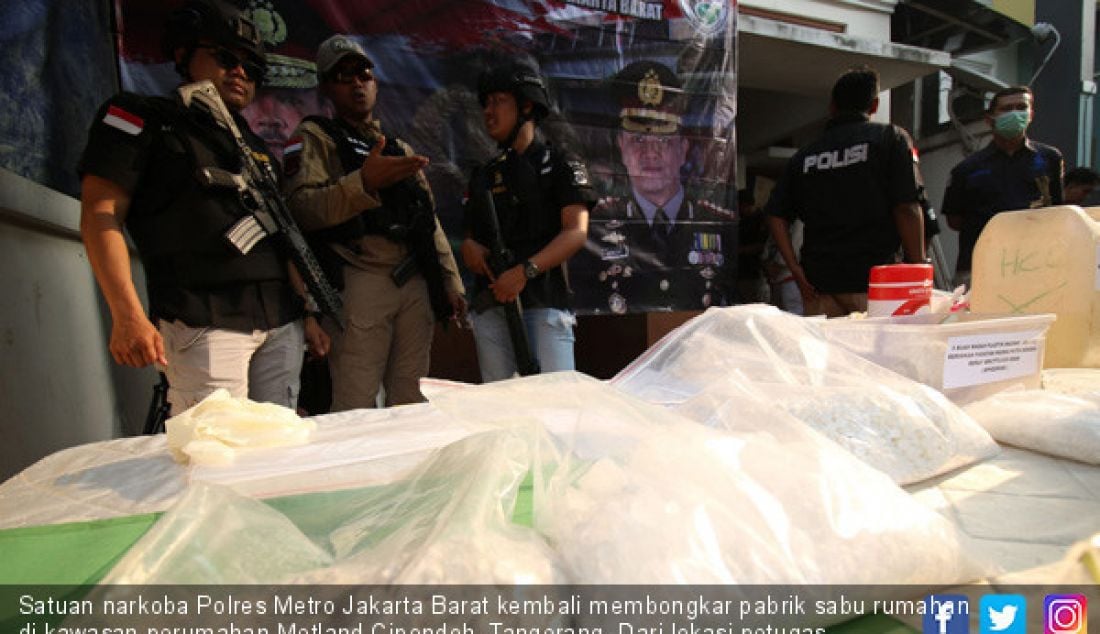 Satuan narkoba Polres Metro Jakarta Barat kembali membongkar pabrik sabu rumahan di kawasan perumahan Metland Cipondoh, Tangerang. Dari lokasi petugas mengamankan tersangka dengan inisial AW beserta bahan baku sabu. - JPNN.com