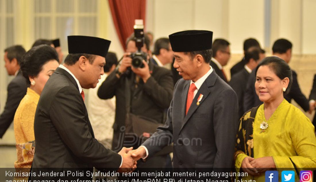 Komisaris Jenderal Polisi Syafruddin resmi menjabat menteri pendayagunaan aparatur negara dan reformasi birokrasi (MenPAN-RB) di Istana Negara, Jakarta. Rabu (15/8). - JPNN.com