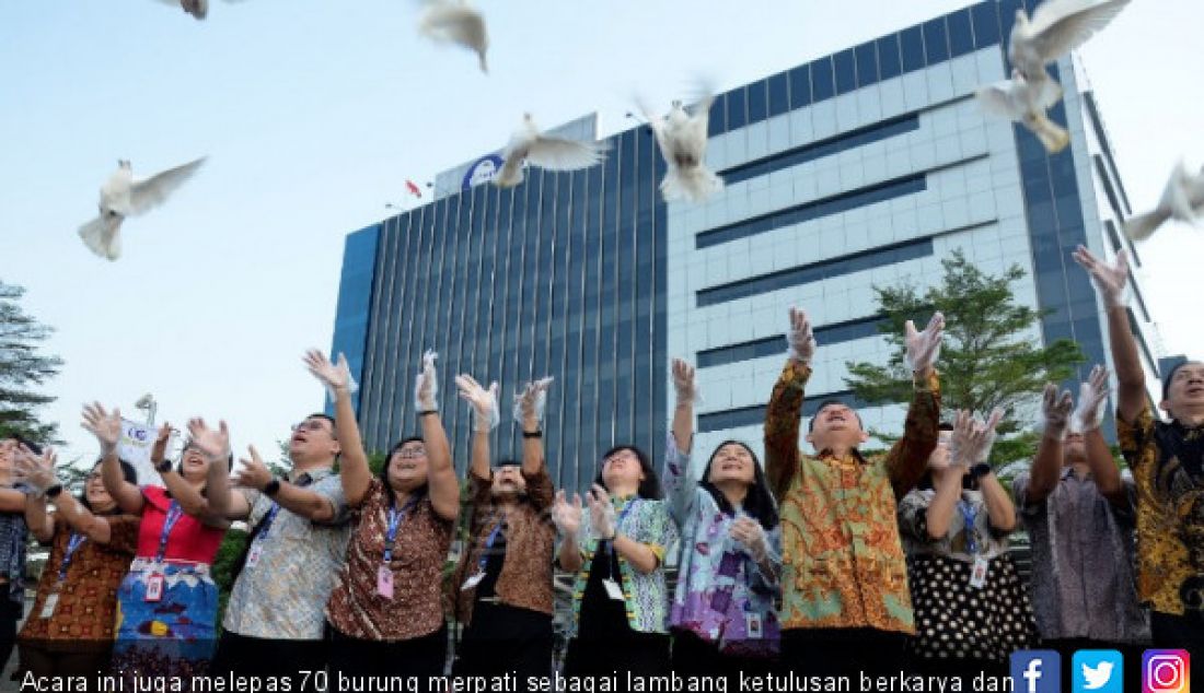 Acara ini juga melepas 70 burung merpati sebagai lambang ketulusan berkarya dan mengabdi bagi bangsa. - JPNN.com