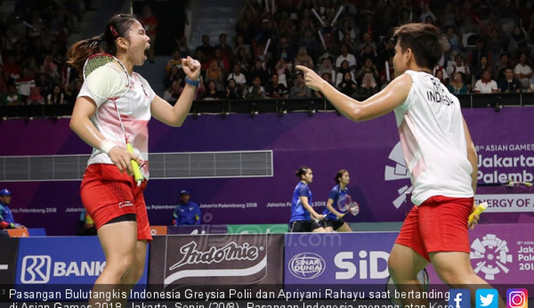 Pasangan Bulutangkis Indonesia Greysia Polii dan Apriyani Rahayu saat bertanding di Asian Games 2018, Jakarta, Senin (20/8). Pasangan Indonesia menang atas Korea Selatan. - JPNN.com