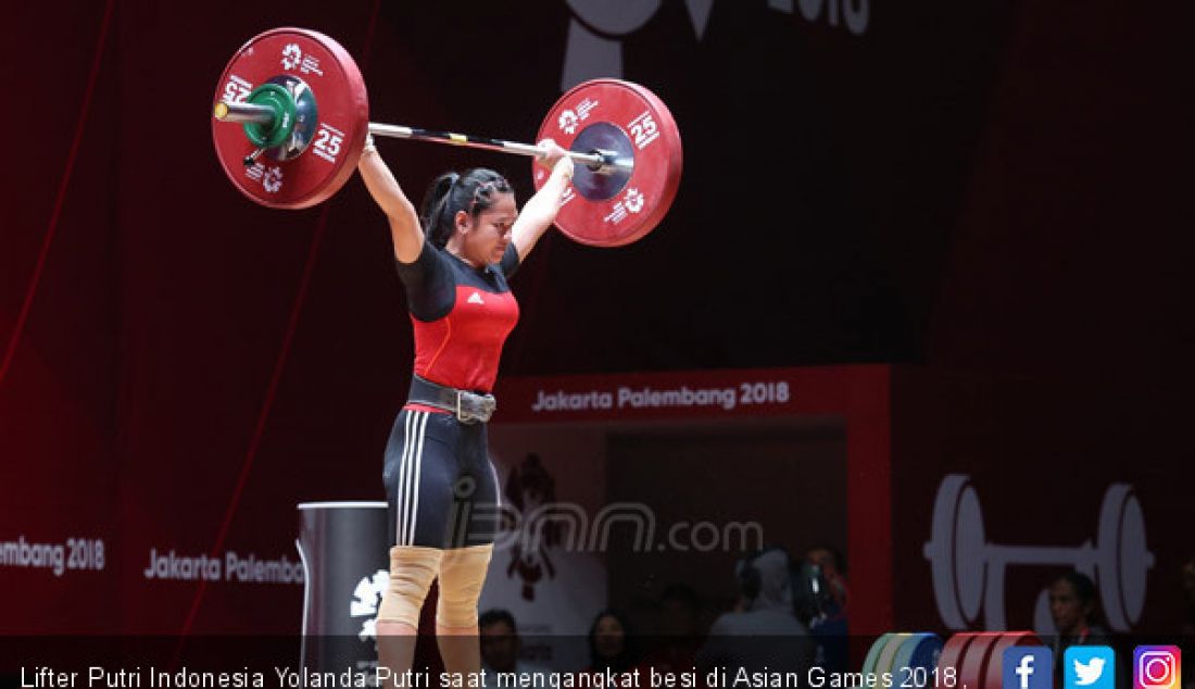 Lifter Putri Indonesia Yolanda Putri saat mengangkat besi di Asian Games 2018, Jakarta, Senin (20/8). - JPNN.com