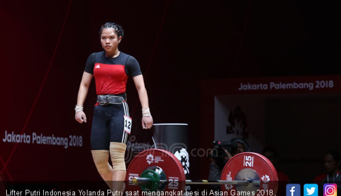 Lifter Putri Indonesia Yolanda Putri saat mengangkat besi di Asian Games 2018, Jakarta, Senin (20/8). - JPNN.com