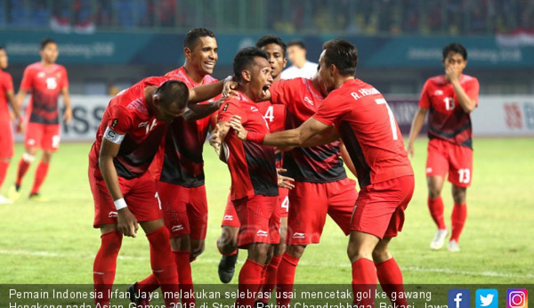 Pemain Indonesia Irfan Jaya melakukan selebrasi usai mencetak gol ke gawang Hongkong pada Asian Games 2018 di Stadion Patriot Chandrabhaga, Bekasi, Jawa Barat, Senin (20/8). - JPNN.com