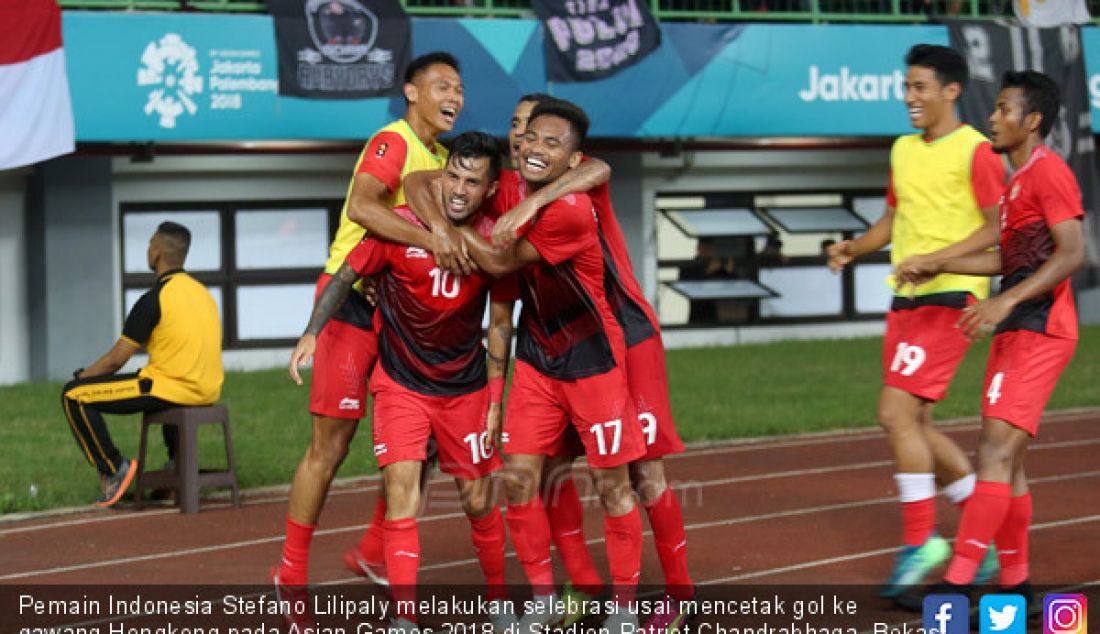 Pemain Indonesia Stefano Lilipaly melakukan selebrasi usai mencetak gol ke gawang Hongkong pada Asian Games 2018 di Stadion Patriot Chandrabhaga, Bekasi, Jawa Barat, Senin (20/8). - JPNN.com