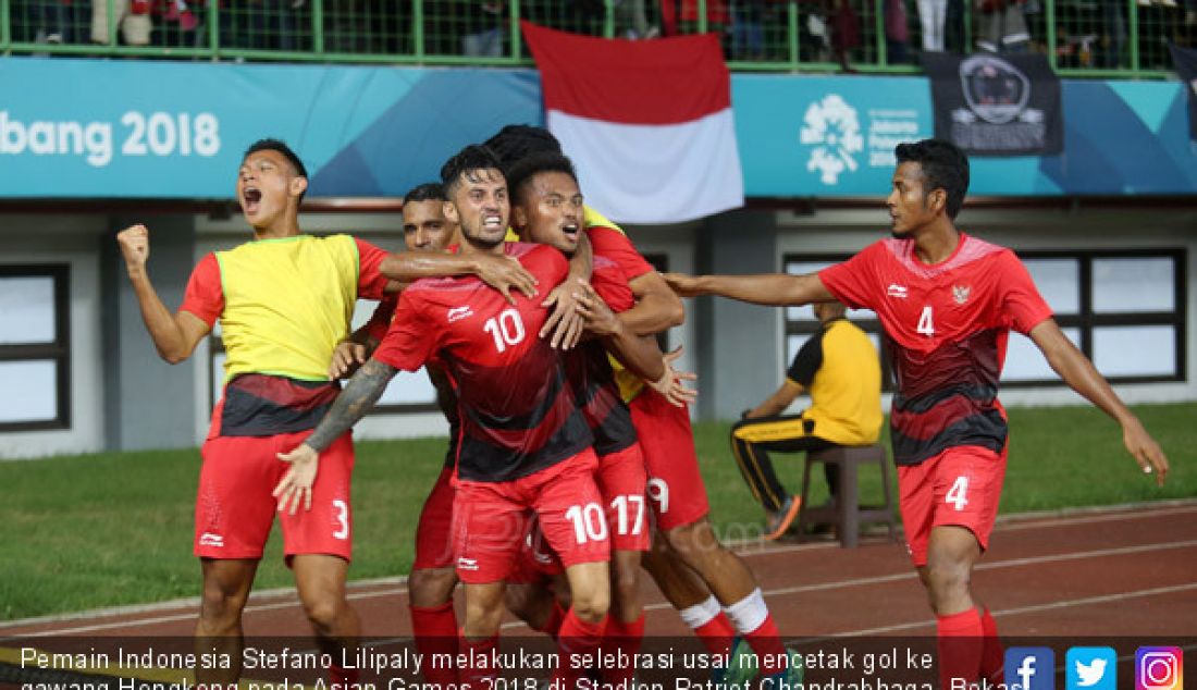 Pemain Indonesia Stefano Lilipaly melakukan selebrasi usai mencetak gol ke gawang Hongkong pada Asian Games 2018 di Stadion Patriot Chandrabhaga, Bekasi, Jawa Barat, Senin (20/8). - JPNN.com