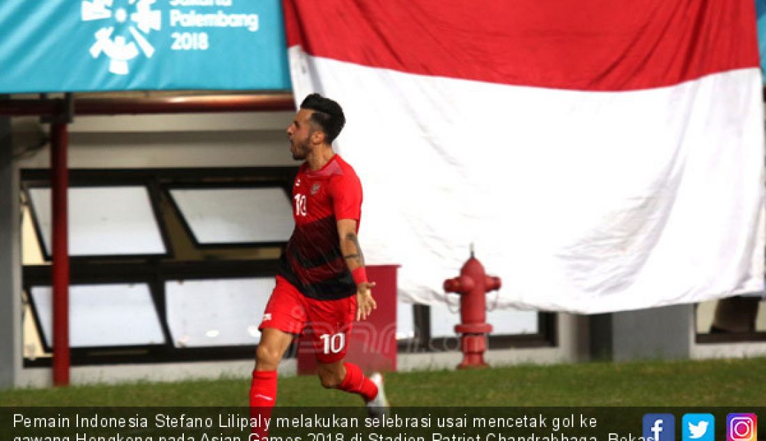 Pemain Indonesia Stefano Lilipaly melakukan selebrasi usai mencetak gol ke gawang Hongkong pada Asian Games 2018 di Stadion Patriot Chandrabhaga, Bekasi, Jawa Barat, Senin (20/8). - JPNN.com