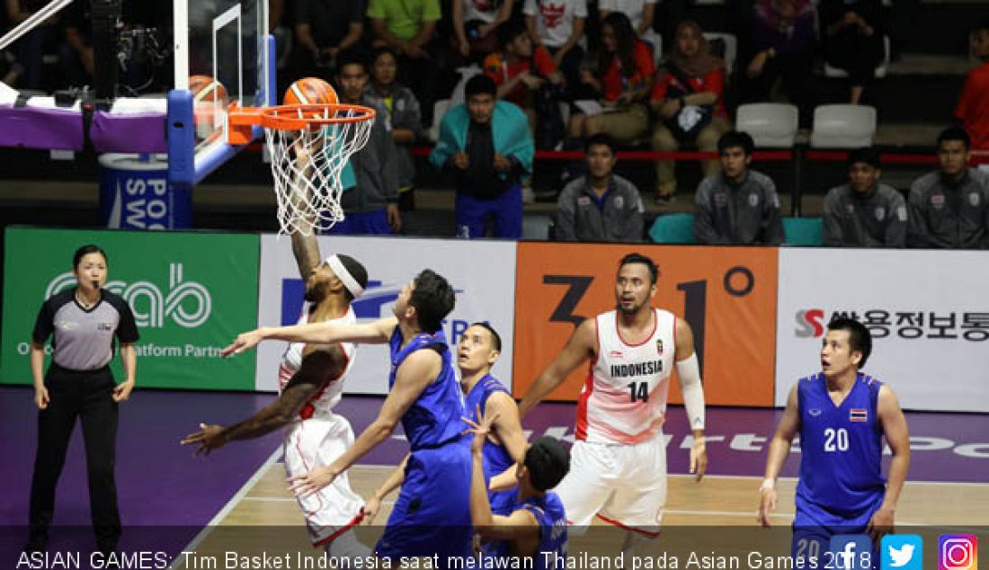 ASIAN GAMES: Tim Basket Indonesia saat melawan Thailand pada Asian Games 2018. - JPNN.com