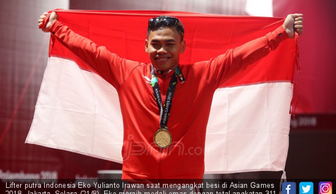 Lifter putra Indonesia Eko Yulianto Irawan saat mengangkat besi di Asian Games 2018, Jakarta, Selasa (21/8). Eko meraih medali emas dengan total angkatan 311 kg. - JPNN.com