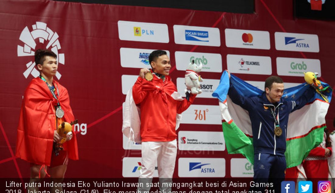 Lifter putra Indonesia Eko Yulianto Irawan saat mengangkat besi di Asian Games 2018, Jakarta, Selasa (21/8). Eko meraih medali emas dengan total angkatan 311 kg. - JPNN.com