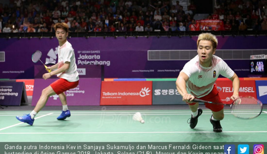 Ganda putra Indonesia Kevin Sanjaya Sukamuljo dan Marcus Fernaldi Gideon saat bertanding di Asian Games 2018, Jakarta, Selasa (21/8). Marcus dan Kevin menang atas ganda putra Jepang dengan dua set langsung. - JPNN.com