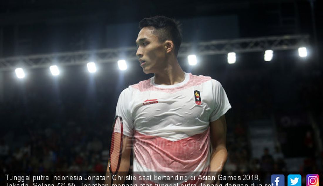 Tunggal putra Indonesia Jonatan Christie saat bertanding di Asian Games 2018, Jakarta, Selasa (21/8). Jonathan menang atas tunggal putra Jepang dengan dua set langsung. - JPNN.com