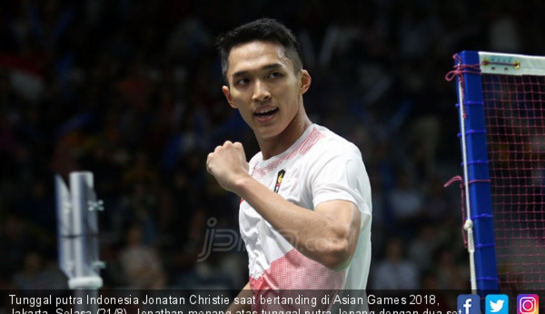 Tunggal putra Indonesia Jonatan Christie saat bertanding di Asian Games 2018, Jakarta, Selasa (21/8). Jonathan menang atas tunggal putra Jepang dengan dua set langsung. - JPNN.com