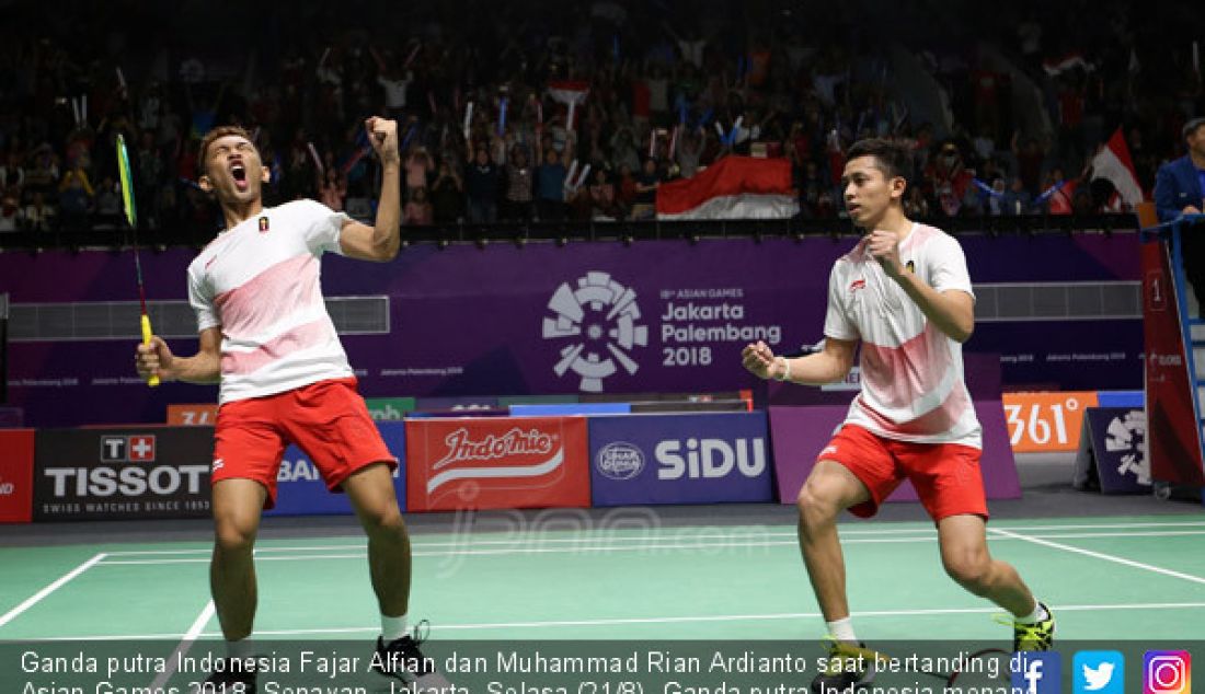 Ganda putra Indonesia Fajar Alfian dan Muhammad Rian Ardianto saat bertanding di Asian Games 2018, Senayan, Jakarta, Selasa (21/8). Ganda putra Indonesia menang atas Jepang dua set sekaligus. - JPNN.com