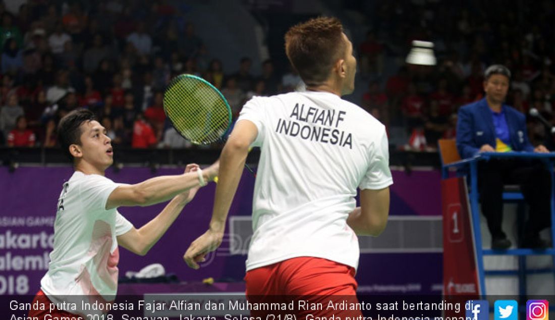 Ganda putra Indonesia Fajar Alfian dan Muhammad Rian Ardianto saat bertanding di Asian Games 2018, Senayan, Jakarta, Selasa (21/8). Ganda putra Indonesia menang atas Jepang dua set sekaligus. - JPNN.com