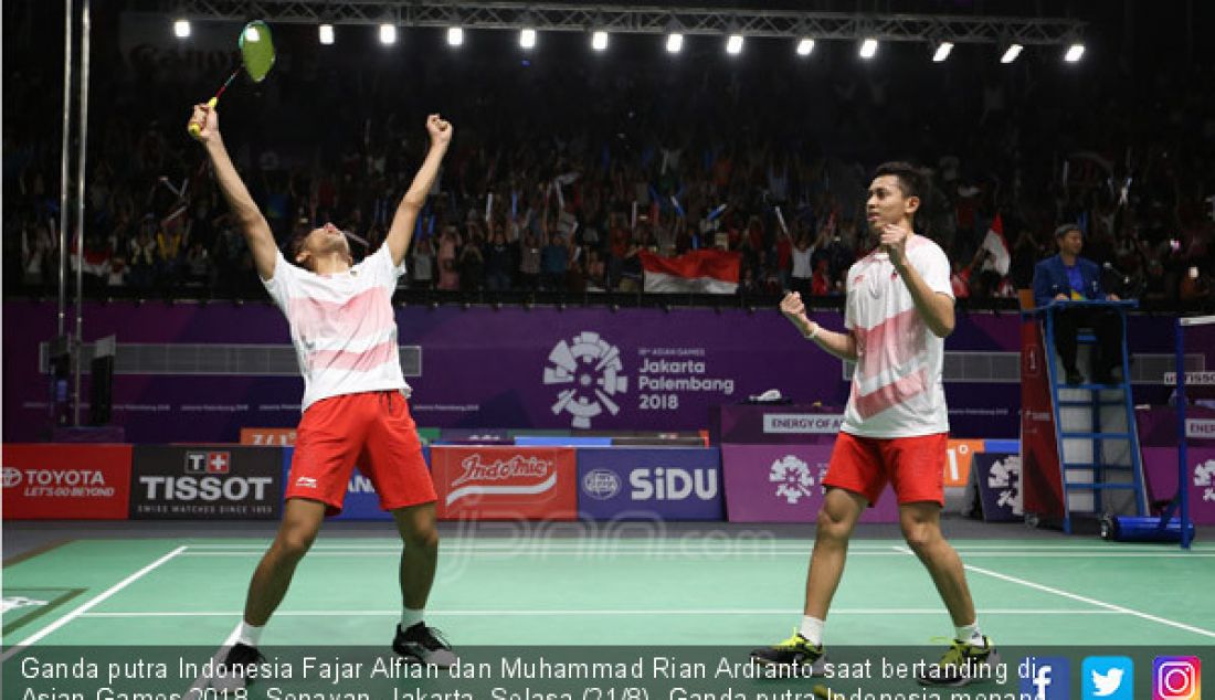 Ganda putra Indonesia Fajar Alfian dan Muhammad Rian Ardianto saat bertanding di Asian Games 2018, Senayan, Jakarta, Selasa (21/8). Ganda putra Indonesia menang atas Jepang dua set sekaligus. - JPNN.com