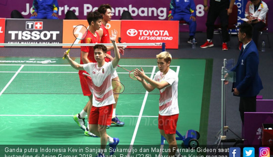 Ganda putra Indonesia Kevin Sanjaya Sukamuljo dan Marcus Fernaldi Gideon saat bertanding di Asian Games 2018, Jakarta, Rabu (22/8). Marcus dan Kevin menang atas ganda putra China dengan dua set langsung. - JPNN.com