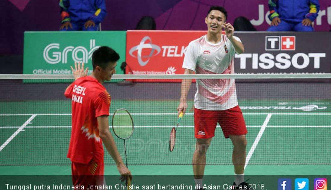 Tunggal putra Indonesia Jonatan Christie saat bertanding di Asian Games 2018, Jakarta, Rabu (22/8). Jonathan kalah atas tunggal putra China. - JPNN.com