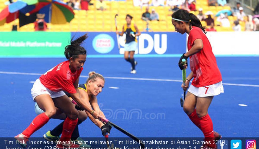 Tim Hoki Indonesia (merah) saat melawan Tim Hoki Kazakhstan di Asian Games 2018, Jakarta, Kamis (23/8). Indonesia menang atas Kazakhstan dengan skor 2-1. - JPNN.com