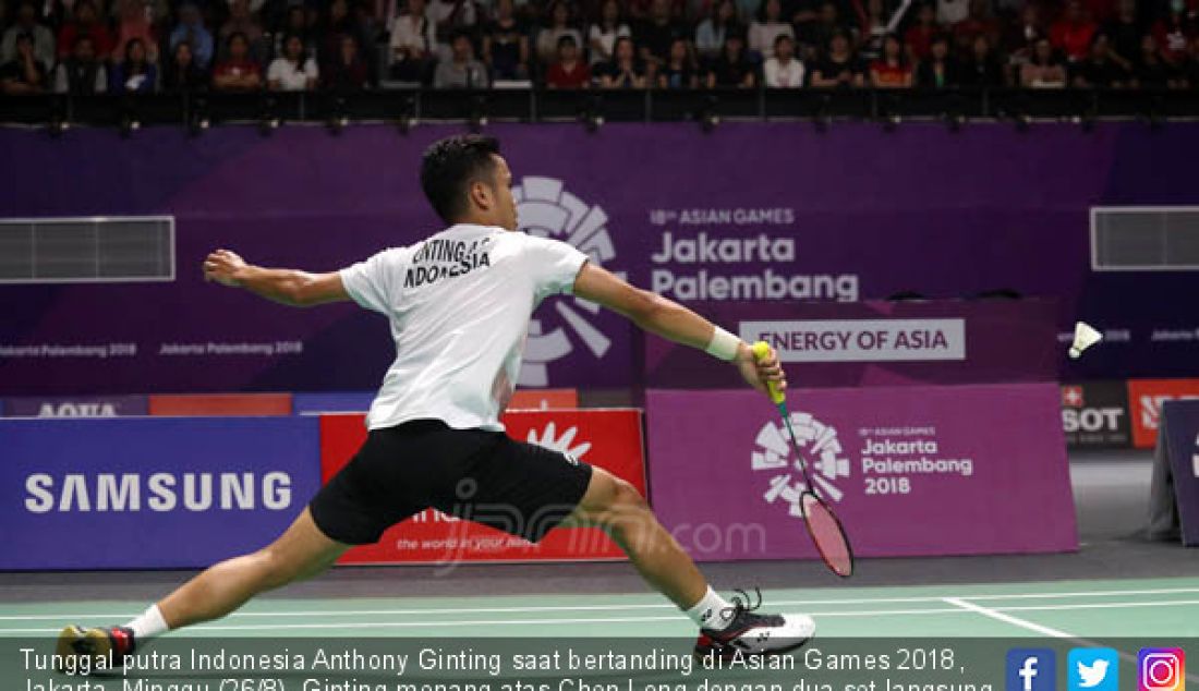 Tunggal putra Indonesia Anthony Ginting saat bertanding di Asian Games 2018, Jakarta, Minggu (26/8). Ginting menang atas Chen Long dengan dua set langsung. - JPNN.com