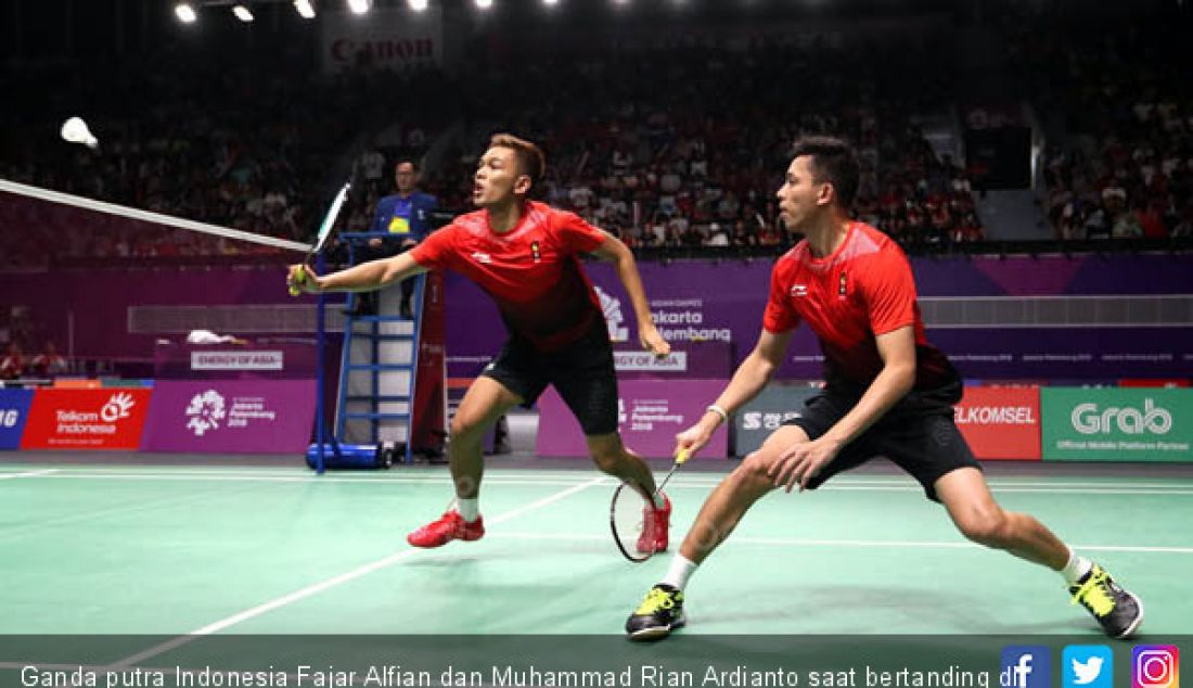 Ganda putra Indonesia Fajar Alfian dan Muhammad Rian Ardianto saat bertanding di Asian Games 2018, Jakarta, Minggu (26/8). - JPNN.com