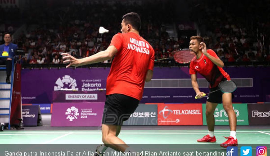 Ganda putra Indonesia Fajar Alfian dan Muhammad Rian Ardianto saat bertanding di Asian Games 2018, Jakarta, Minggu (26/8). - JPNN.com