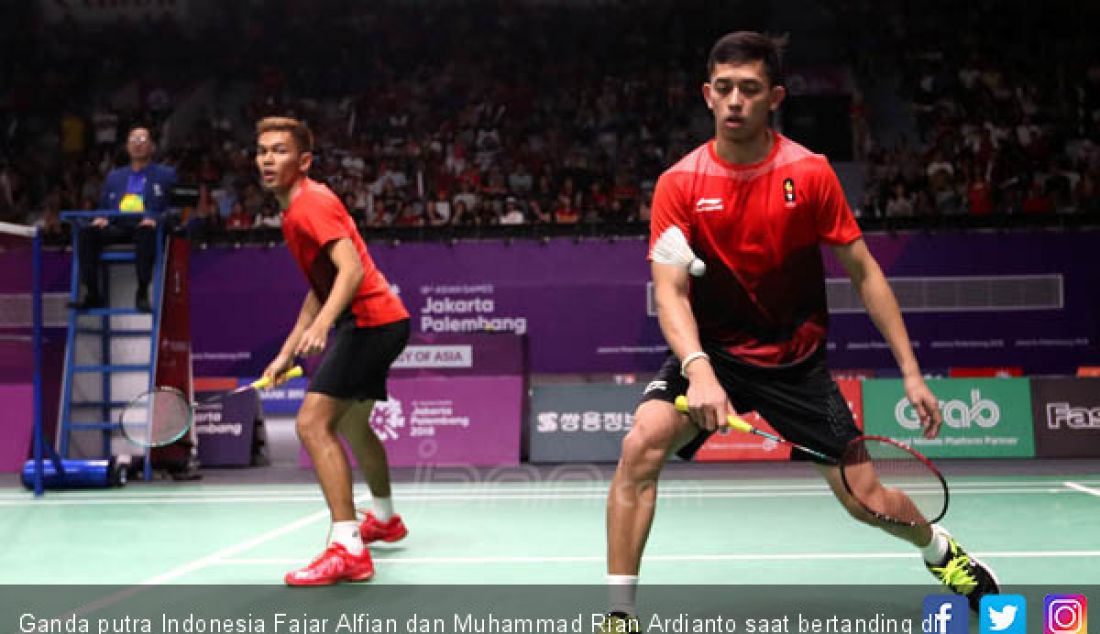 Ganda putra Indonesia Fajar Alfian dan Muhammad Rian Ardianto saat bertanding di Asian Games 2018, Jakarta, Minggu (26/8). - JPNN.com