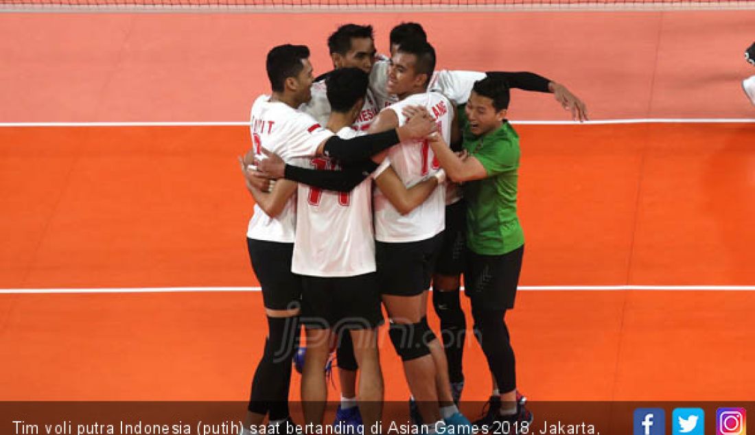 Tim voli putra Indonesia (putih) saat bertanding di Asian Games 2018, Jakarta, Minggu (26/8). - JPNN.com