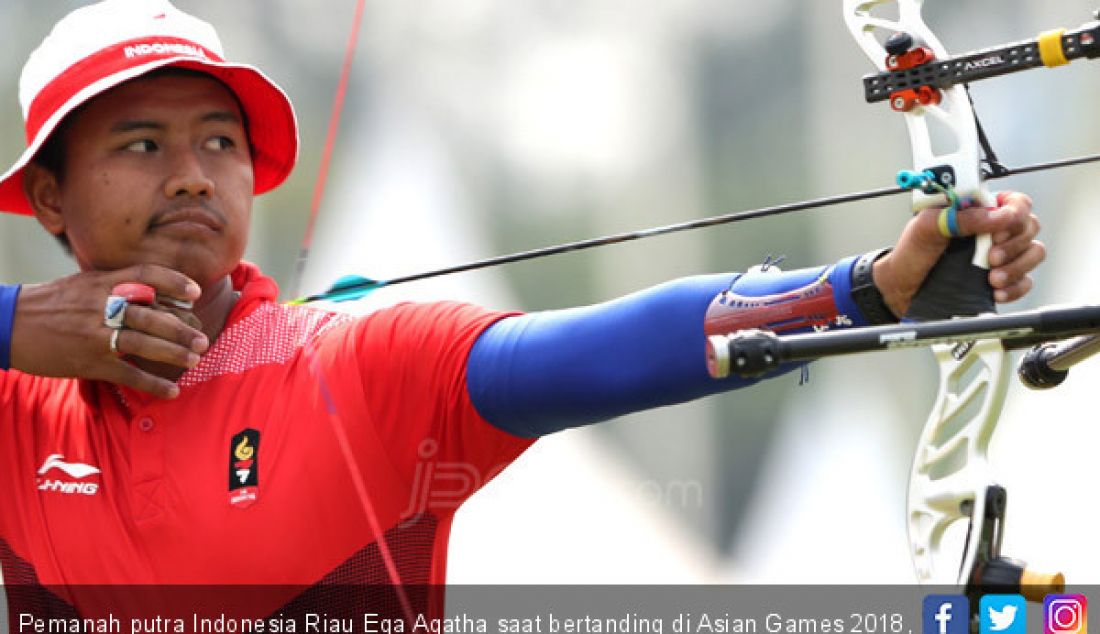 Pemanah putra Indonesia Riau Ega Agatha saat bertanding di Asian Games 2018, Jakarta, Selasa (28/8). - JPNN.com