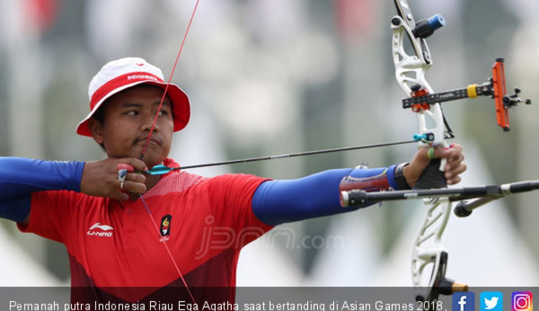 Pemanah putra Indonesia Riau Ega Agatha saat bertanding di Asian Games 2018, Jakarta, Selasa (28/8). - JPNN.com