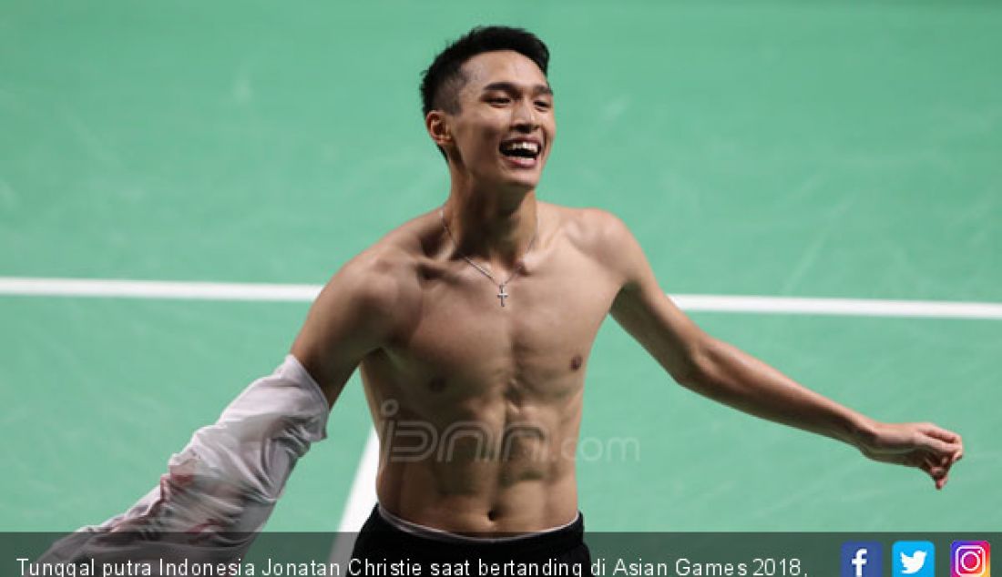 Tunggal putra Indonesia Jonatan Christie saat bertanding di Asian Games 2018, Jakarta, Selasa (28/8). Jonatan meraih medali emas. - JPNN.com