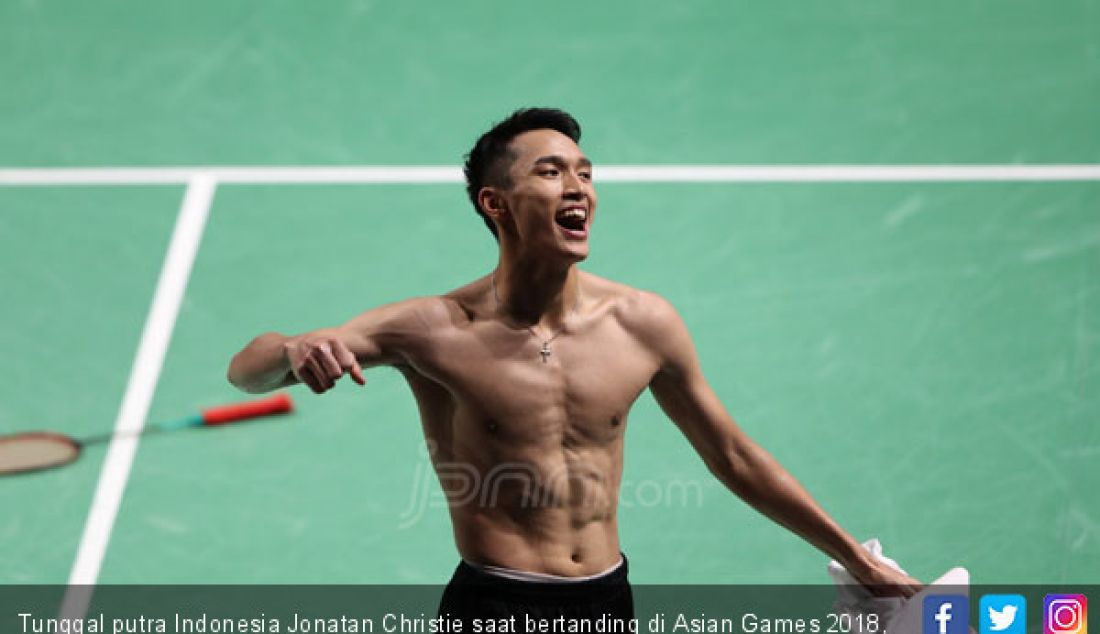 Tunggal putra Indonesia Jonatan Christie saat bertanding di Asian Games 2018, Jakarta, Selasa (28/8). Jonatan meraih medali emas. - JPNN.com