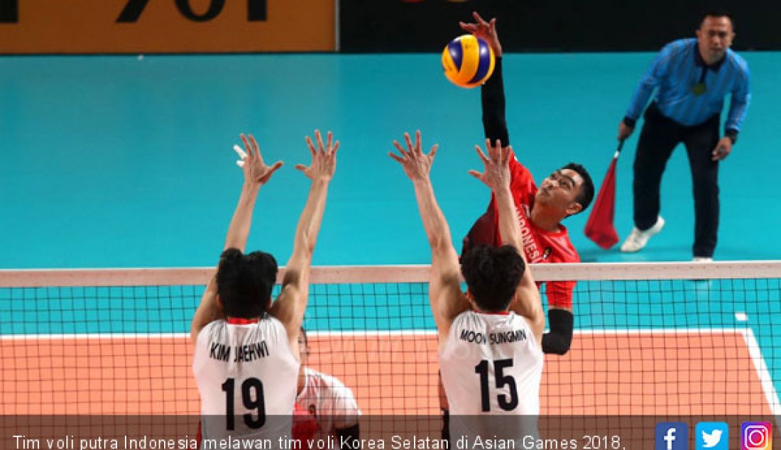 Tim voli putra Indonesia melawan tim voli Korea Selatan di Asian Games 2018, Jakarta, Selasa (28/8). Indonesia kalah atas Korsel 3 set. - JPNN.com