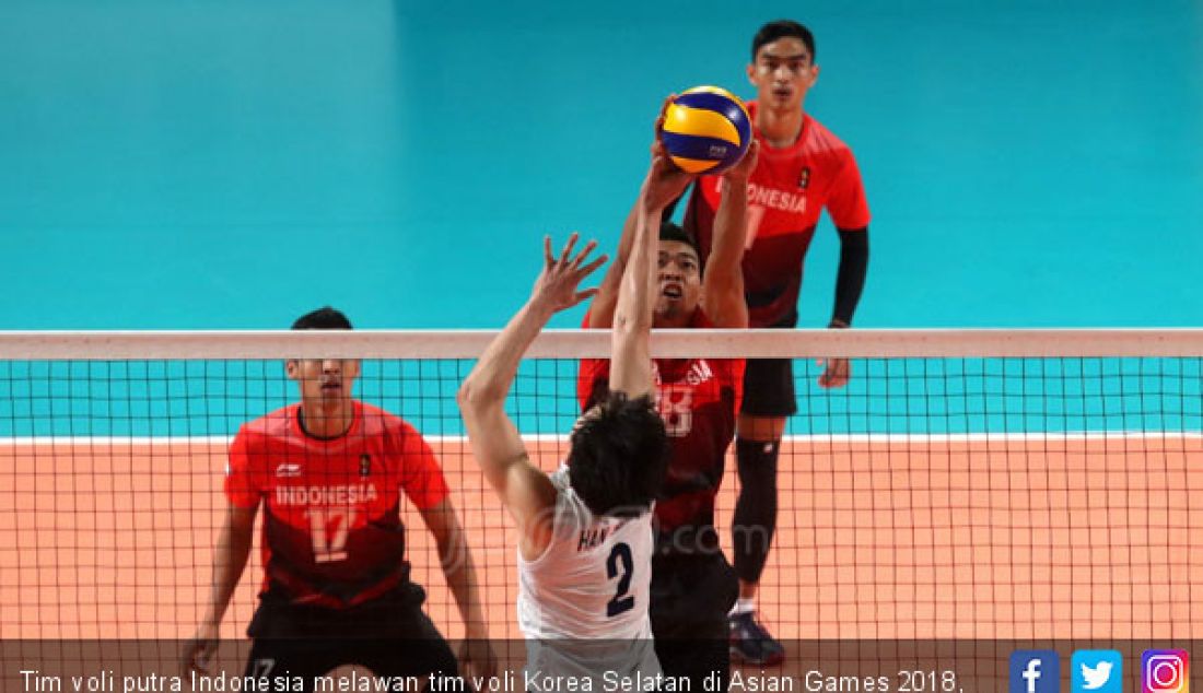 Tim voli putra Indonesia melawan tim voli Korea Selatan di Asian Games 2018, Jakarta, Selasa (28/8). Indonesia kalah atas Korsel 3 set. - JPNN.com