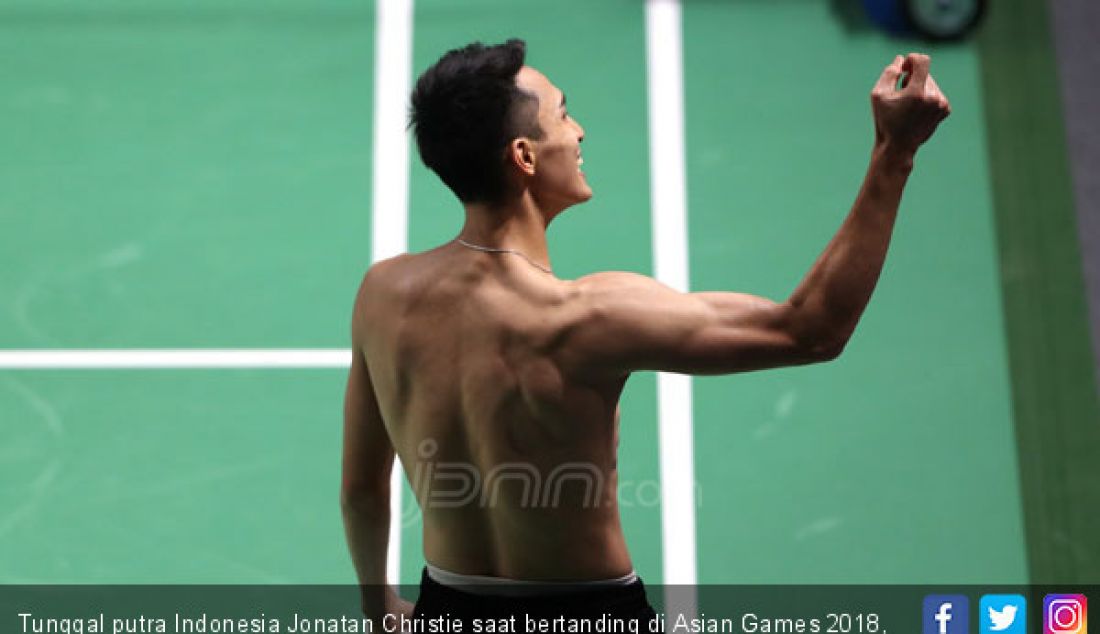 Tunggal putra Indonesia Jonatan Christie saat bertanding di Asian Games 2018, Jakarta, Selasa (28/8). Jonatan meraih medali emas. - JPNN.com