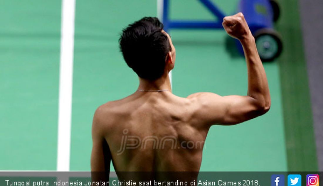 Tunggal putra Indonesia Jonatan Christie saat bertanding di Asian Games 2018, Jakarta, Selasa (28/8). Jonatan meraih medali emas. - JPNN.com