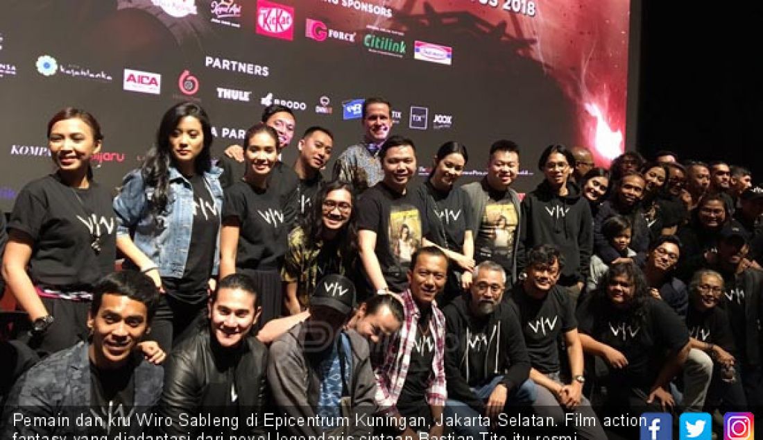 Pemain dan kru Wiro Sableng di Epicentrum Kuningan, Jakarta Selatan. Film action fantasy yang diadaptasi dari novel legendaris ciptaan Bastian Tito itu resmi tayang mulai hari ini, Kamis (30/8) di seluruh bioskop tanah air. - JPNN.com