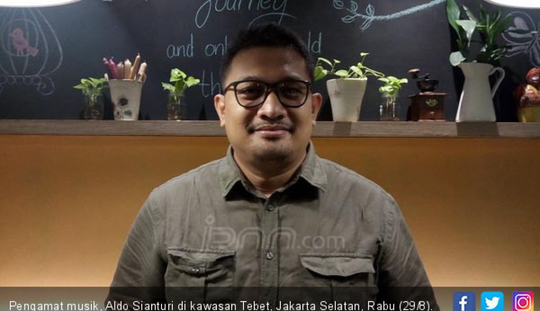 Pengamat musik, Aldo Sianturi di kawasan Tebet, Jakarta Selatan, Rabu (29/8). - JPNN.com