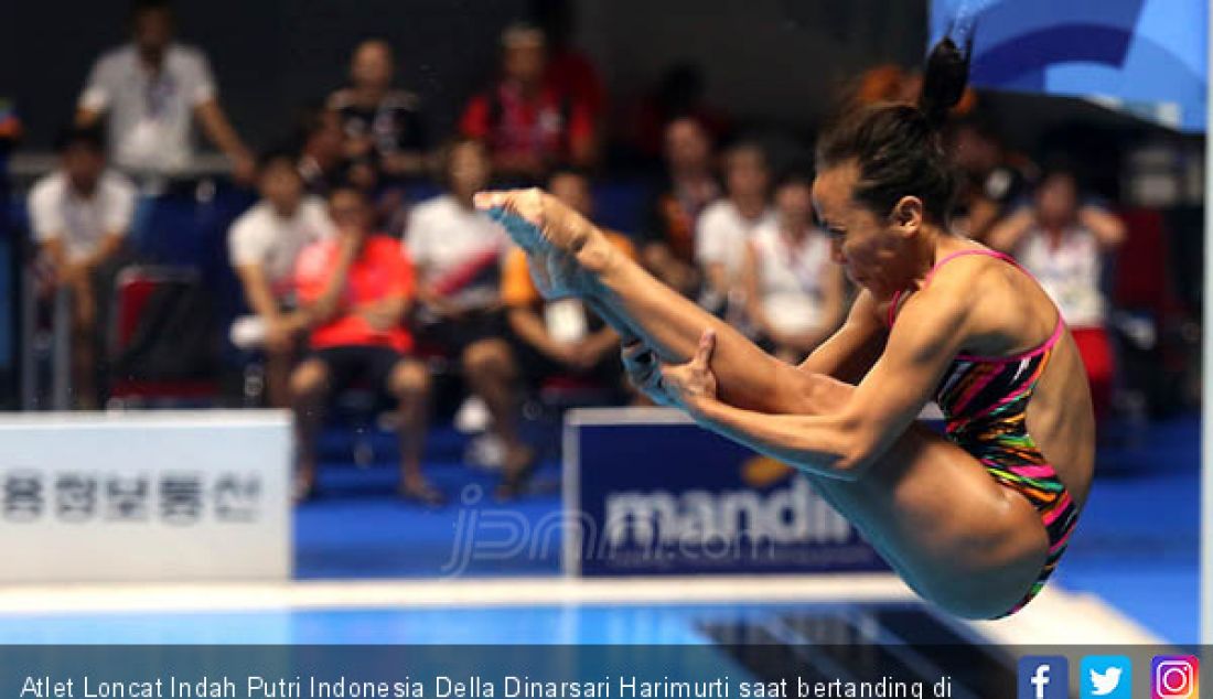 Atlet Loncat Indah Putri Indonesia Della Dinarsari Harimurti saat bertanding di Asian Games 2018, Jakarta, Jumat (31/8). - JPNN.com