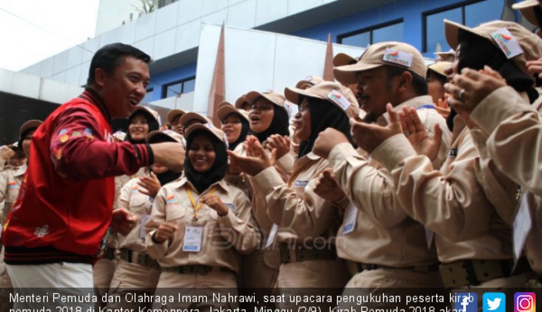 Menteri Pemuda dan Olahraga Imam Nahrawi, saat upacara pengukuhan peserta kirab pemuda 2018 di Kantor Kemenpora, Jakarta, Minggu (2/9). Kirab Pemuda 2018 akan mengelilingi 34 provinsi dan 100 Kabupaten/Kota selama 73 hari. - JPNN.com