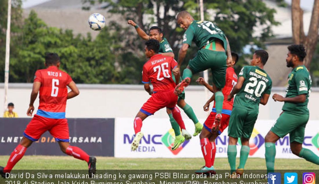 David Da Silva melakukan heading ke gawang PSBI Blitar pada laga Piala Indonesia 2018 di Stadion Jala Krida Bumimoro Surabaya, Minggu (2/9). Persebaya Surabaya membantai telak PSBI Blitar dengan skor 0-14. - JPNN.com